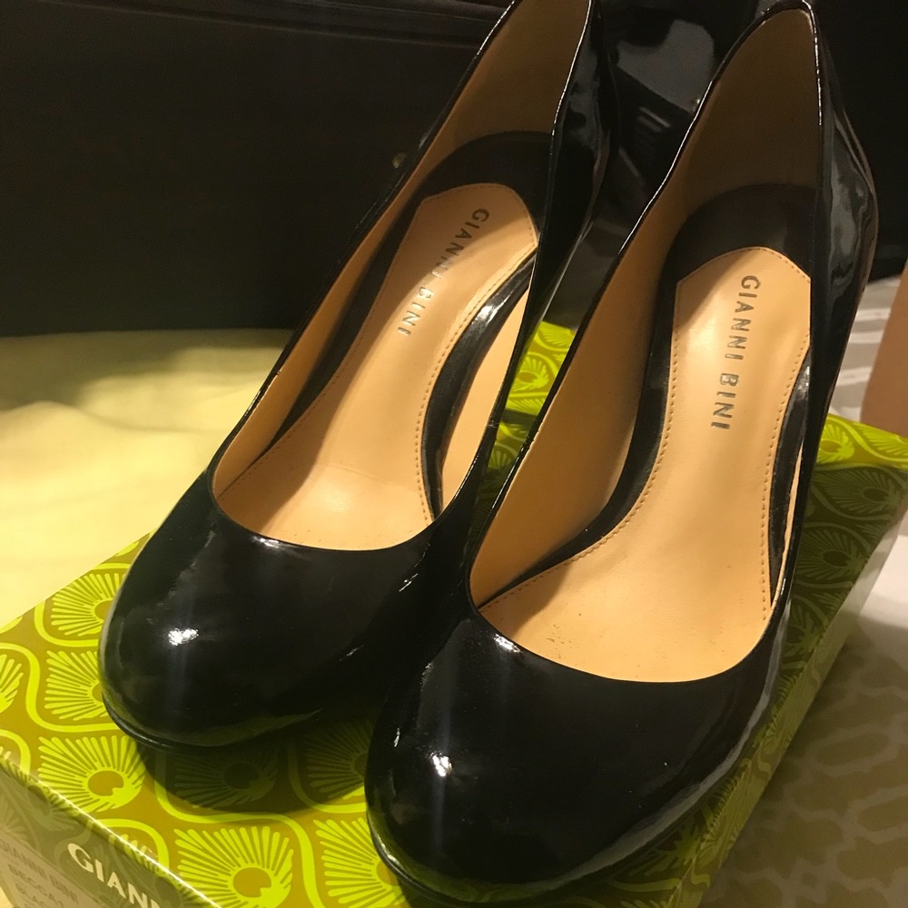 GIANNI BINI Black patent leather pumps